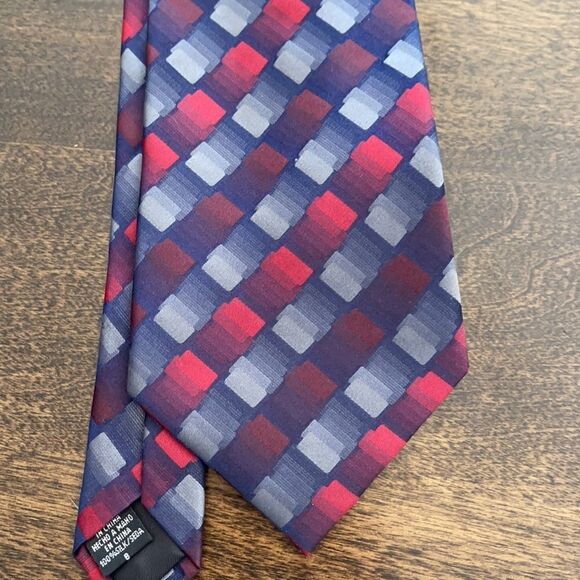 Men’s Van Heusen Multi-Colored Tie 100% Silk - Picture 2 of 6